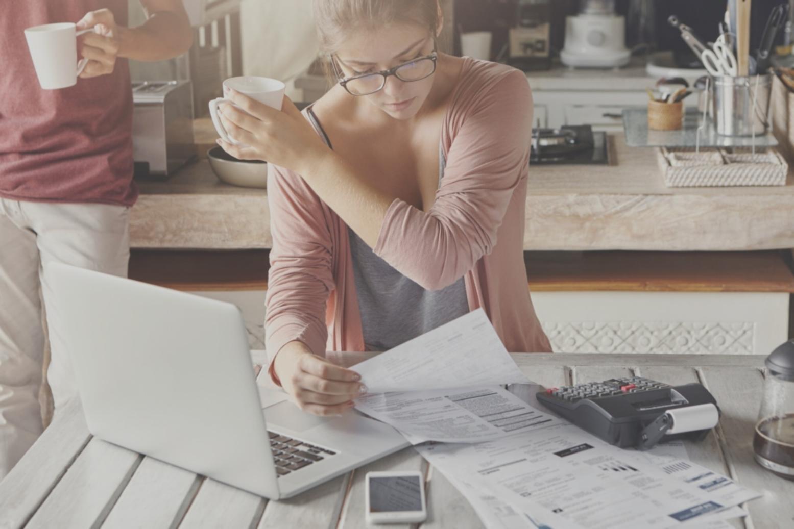 Teilnehmer bei praktischen Übungen zur Sicherheitsüberwachung